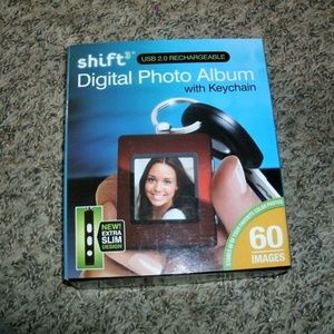 #327 BNIB Digital Photo Album Keychain